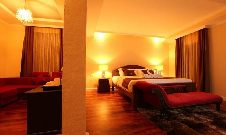 Le Luxe Boutique Hotel