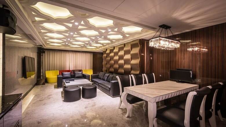 Moving Star Hotel