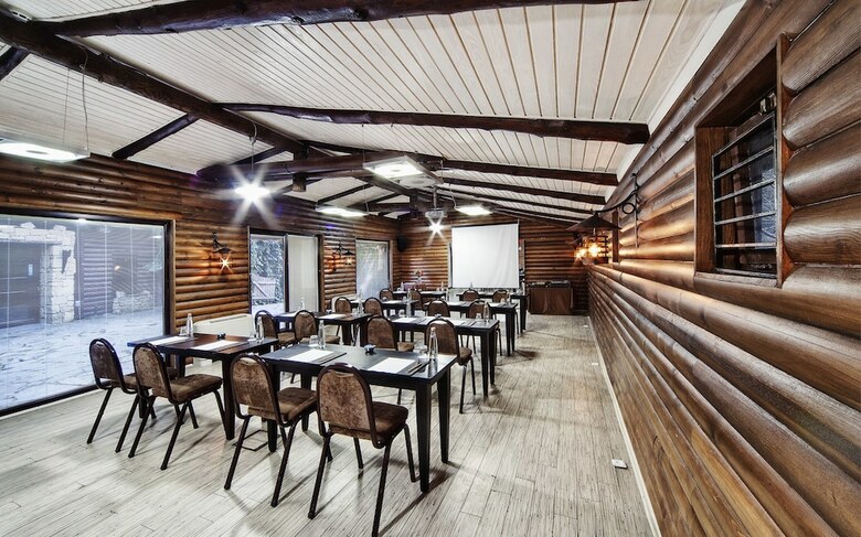 Hotel Village Park Resort And Spa Otel