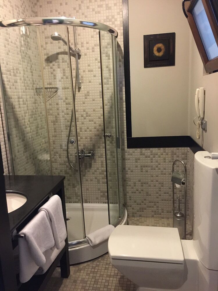 Hotel Village Park Resort And Spa Otel