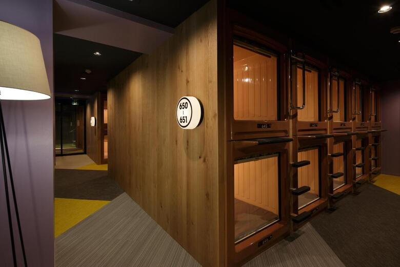 Booth Net Cafe & Capsule