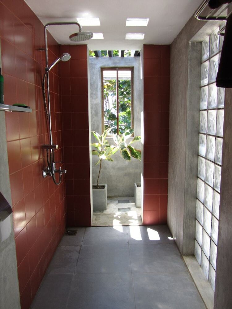 Hotel Isana Beach House
