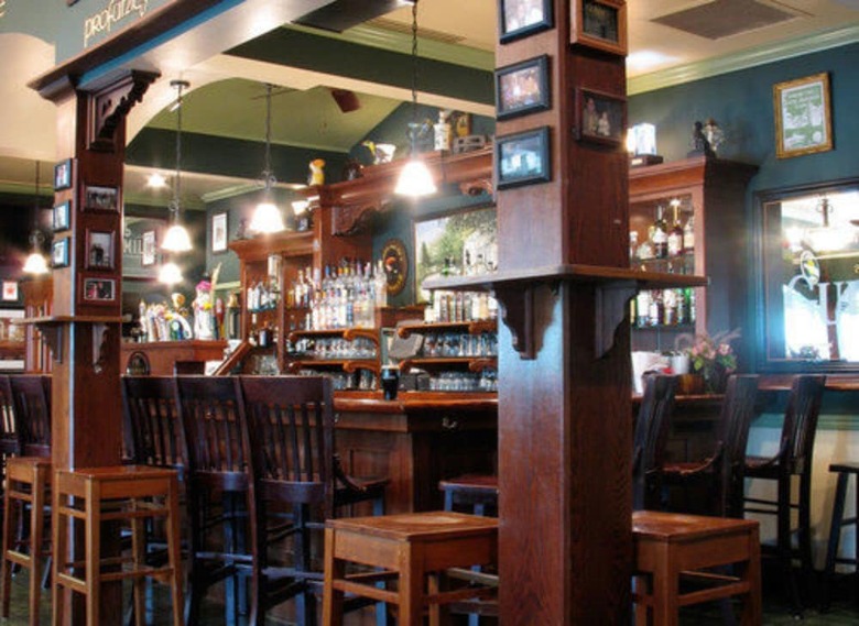 County Clare Irish Hotel & Pub