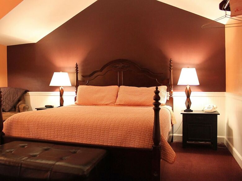 County Clare Irish Hotel & Pub