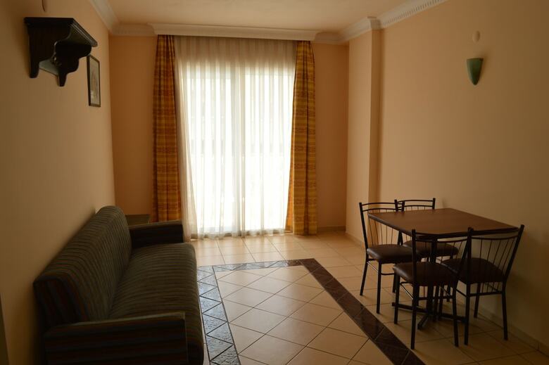 Isla Apartments