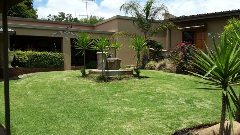 Hotel Crystal Rose Lodge
