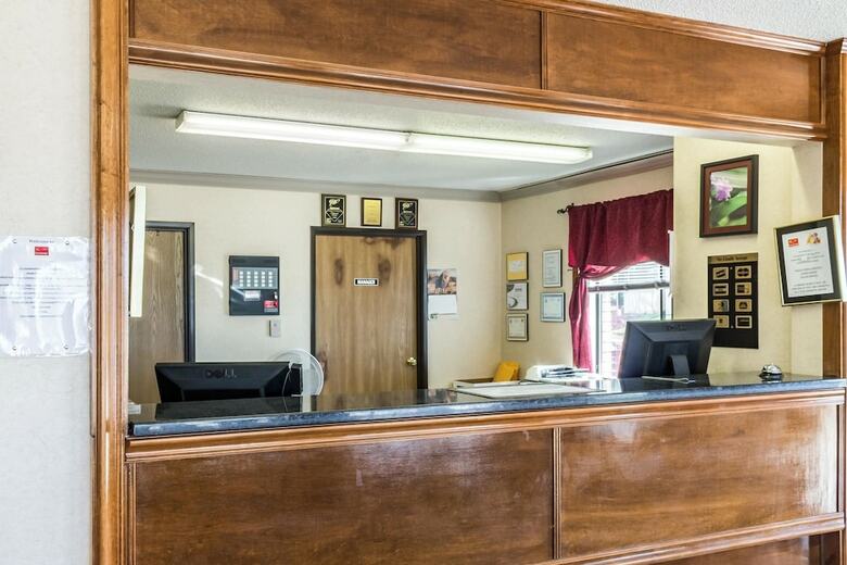 Hotel Econo Lodge North