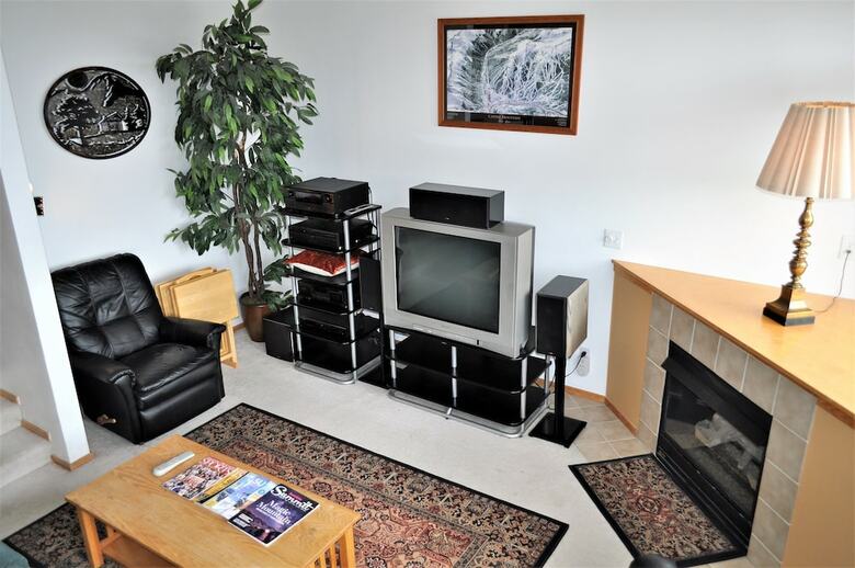 Forest Park 3 Bed 4 Bath Townhome
