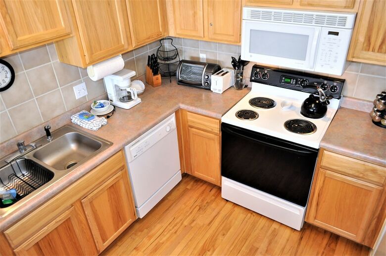 Forest Park 3 Bed 4 Bath Townhome
