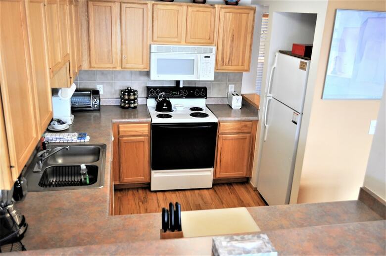 Forest Park 3 Bed 4 Bath Townhome