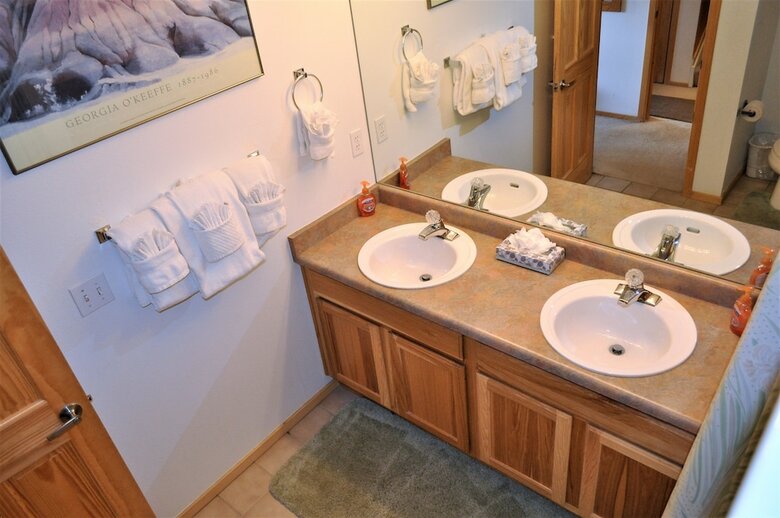 Forest Park 3 Bed 4 Bath Townhome