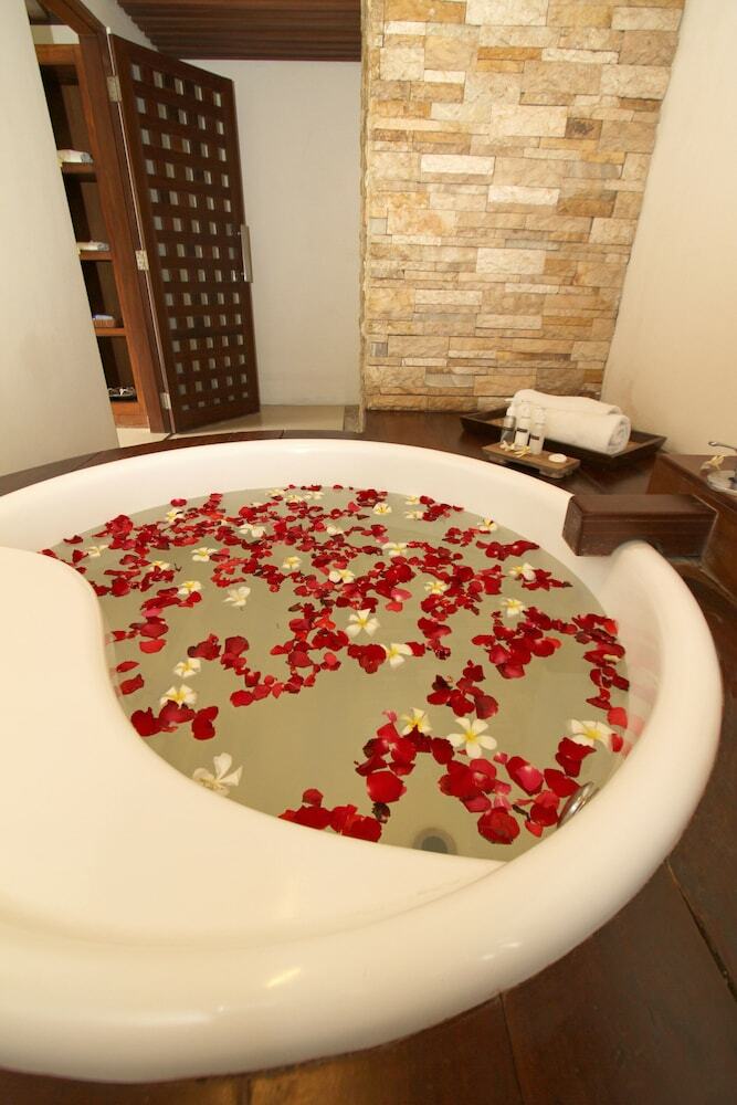 Hotel Grand Akhyati Villas & Spa