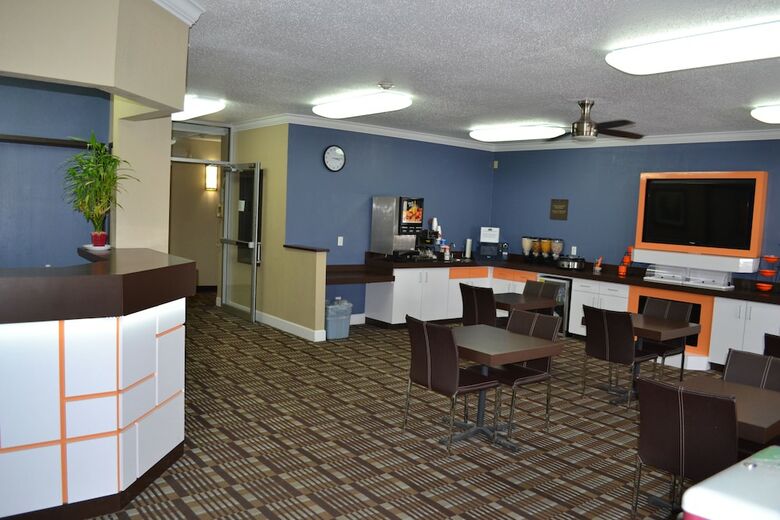 Hotel Countryside Inn & Suites Fremont