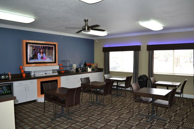 Hotel Countryside Inn & Suites Fremont