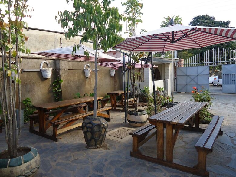 Hostal Flintstones Backpackers