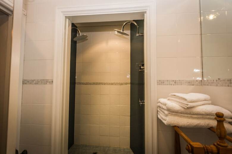 Hotel Suites On Avon