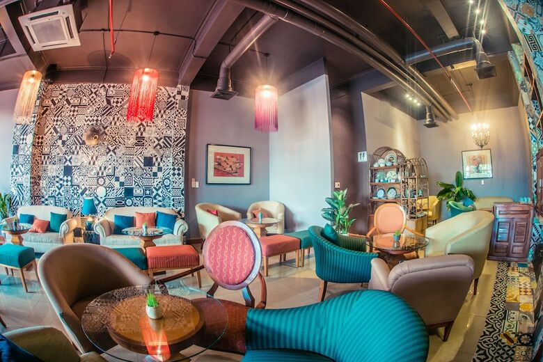 Geminai Hotel & Cafe