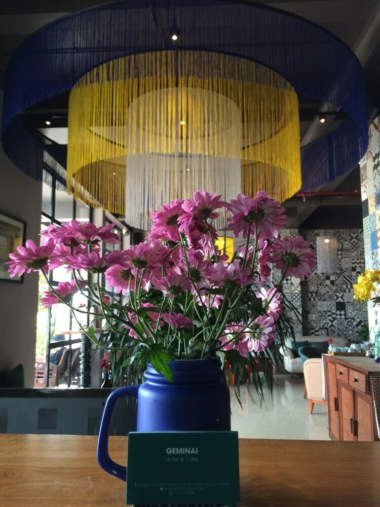 Geminai Hotel & Cafe