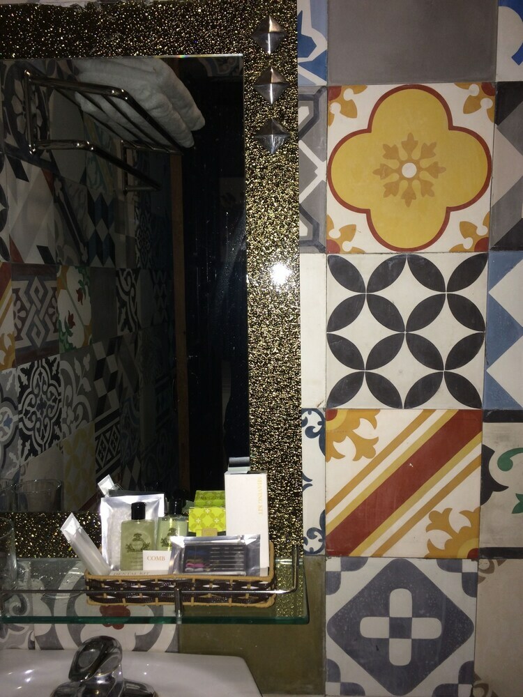 Geminai Hotel & Cafe