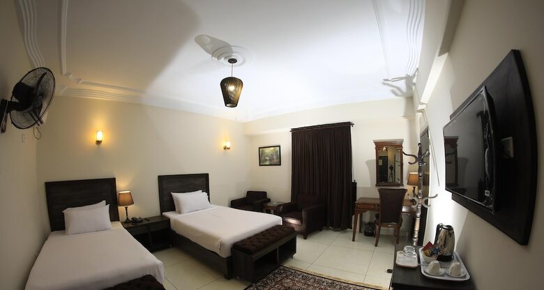 Hotel Crown Inn