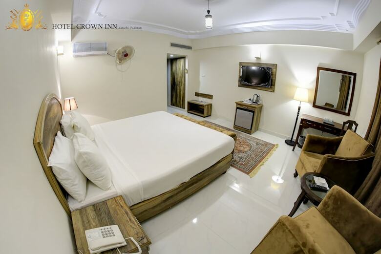 Hotel Crown Inn