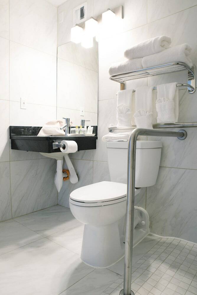 West Wing Hotel, Ascend Hotel Collection