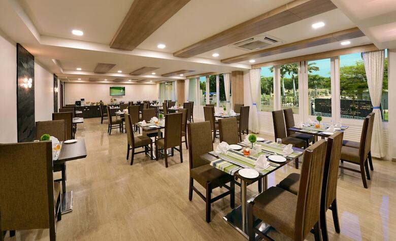 Hotel Clarks Inn Hampi