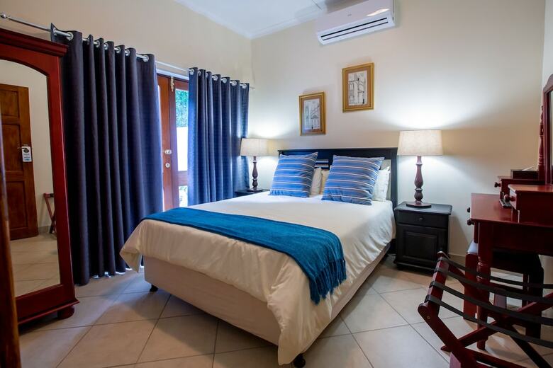 Bed & Breakfast Turtle Bay Lodge