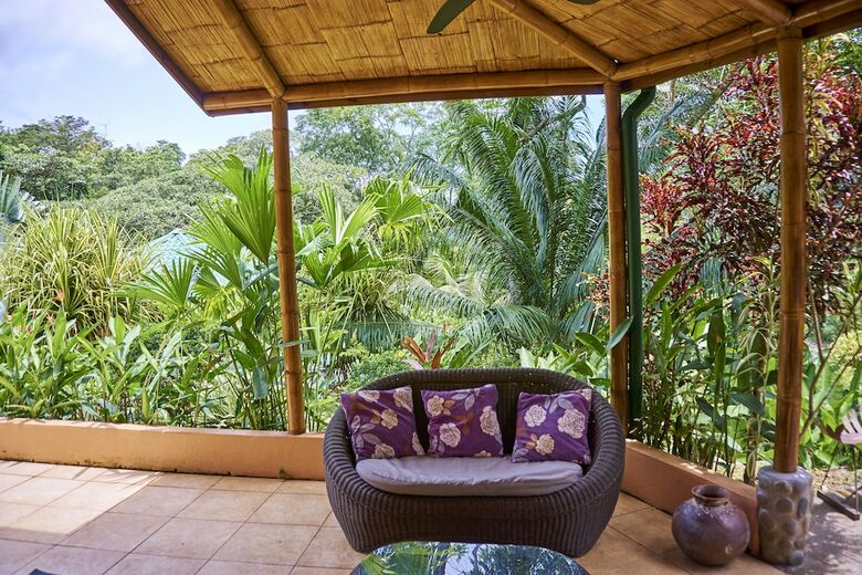 Hotel Manoas Luxury Camping And Villa Rentals