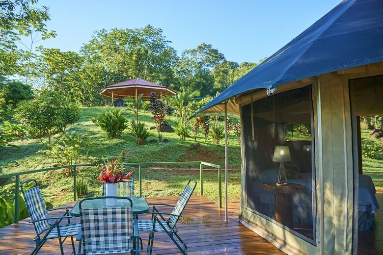 Hotel Manoas Luxury Camping And Villa Rentals
