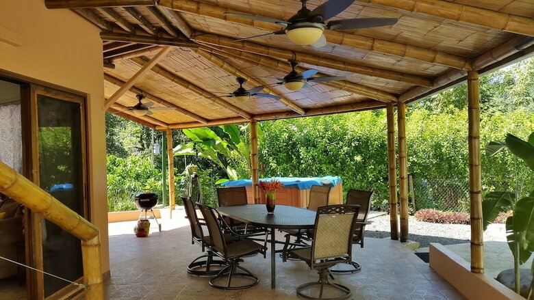 Hotel Manoas Luxury Camping And Villa Rentals