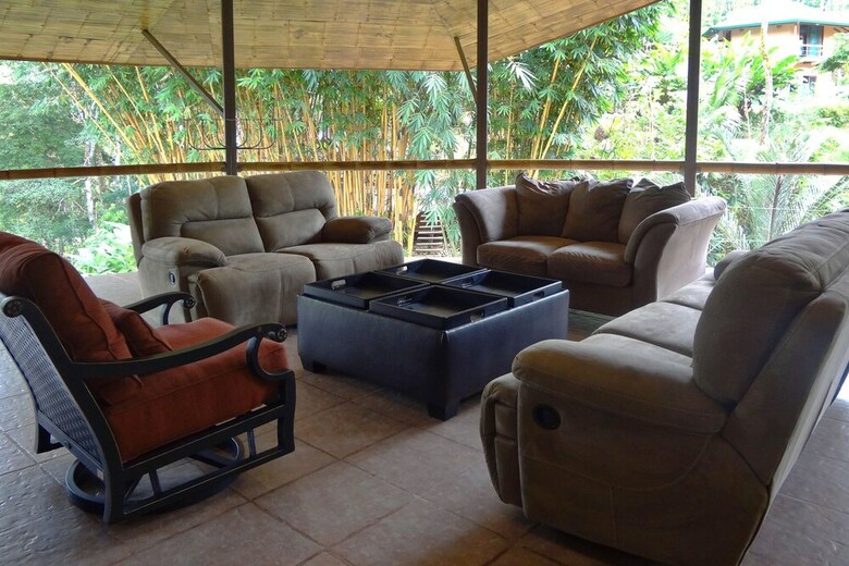 Hotel Manoas Luxury Camping And Villa Rentals