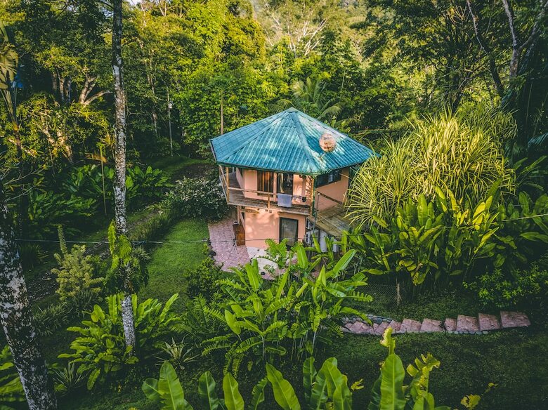 Hotel Manoas Luxury Camping And Villa Rentals