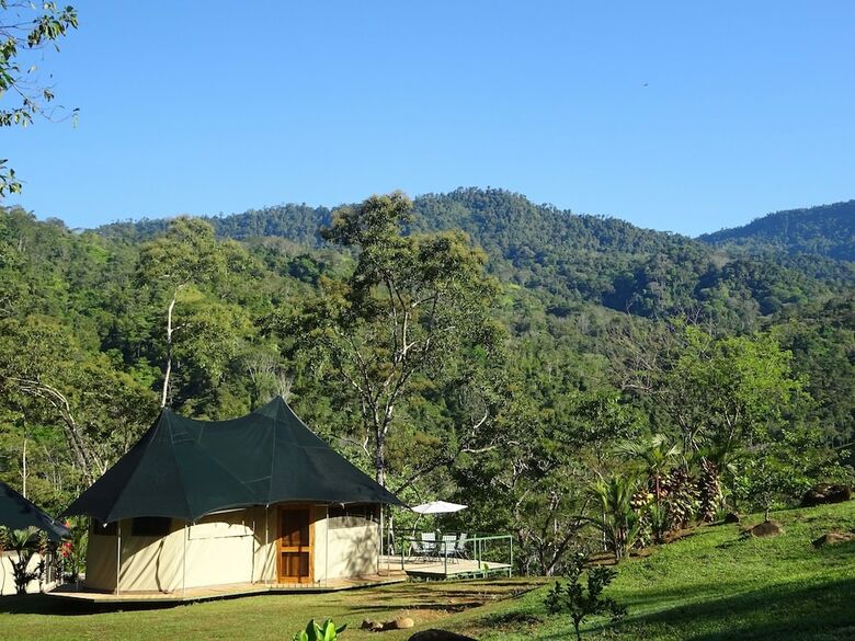 Hotel Manoas Luxury Camping And Villa Rentals