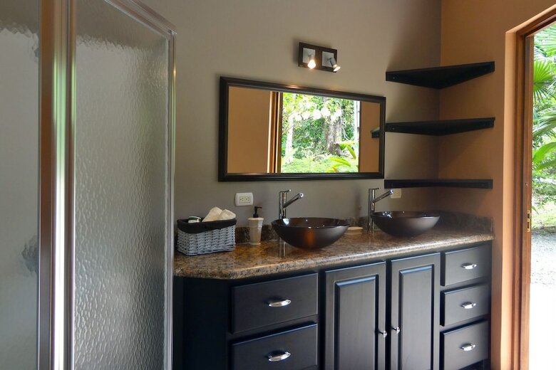 Hotel Manoas Luxury Camping And Villa Rentals