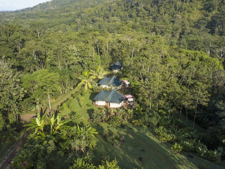 Hotel Manoas Luxury Camping And Villa Rentals