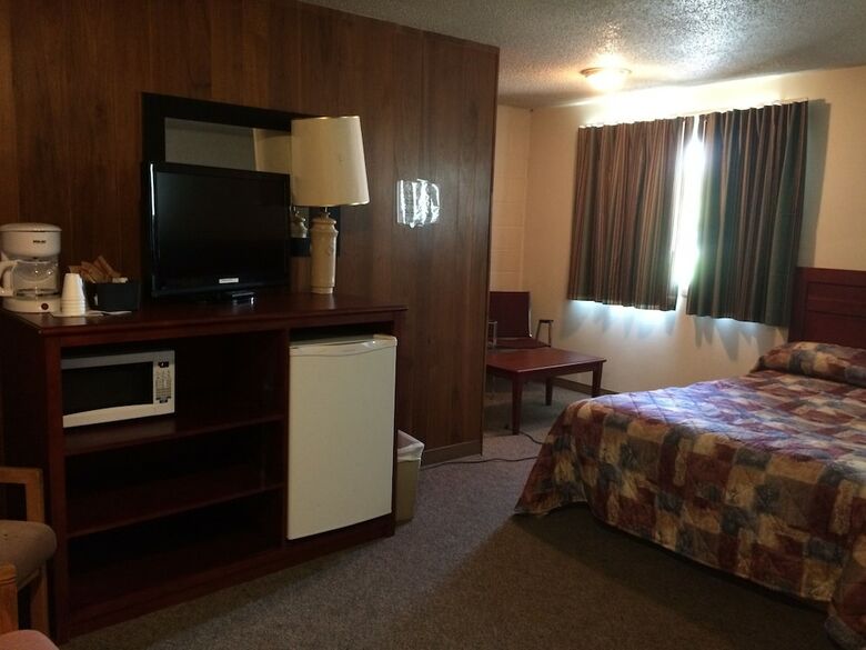 Esterhazy Motor Hotel