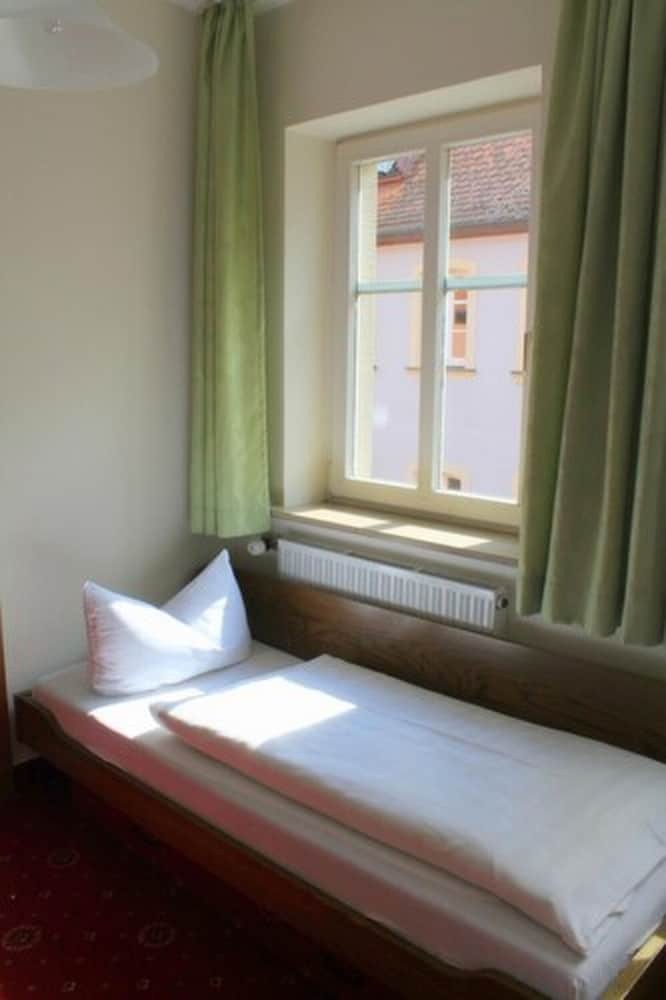 Hocher Hotel & Caf�