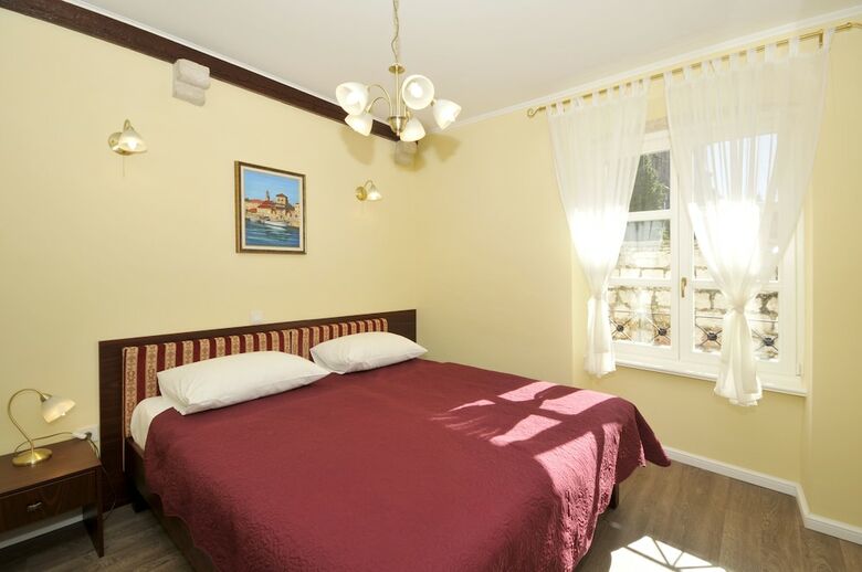 Hotel Palace Central Square