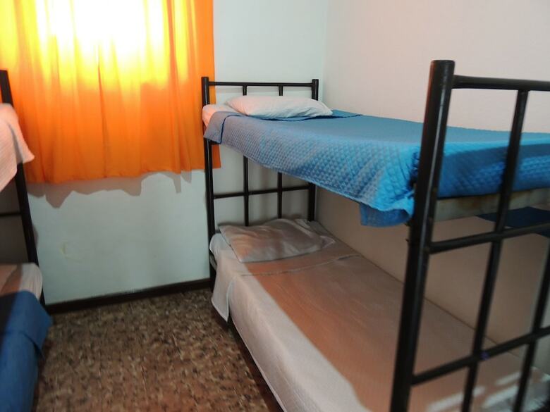 Hostal Feathers Hotel And Lounge