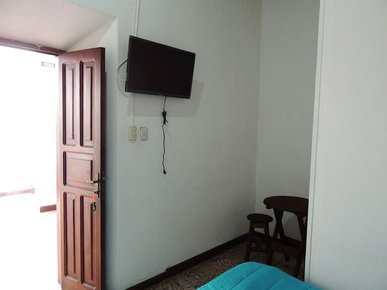 Hostal Feathers Hotel And Lounge