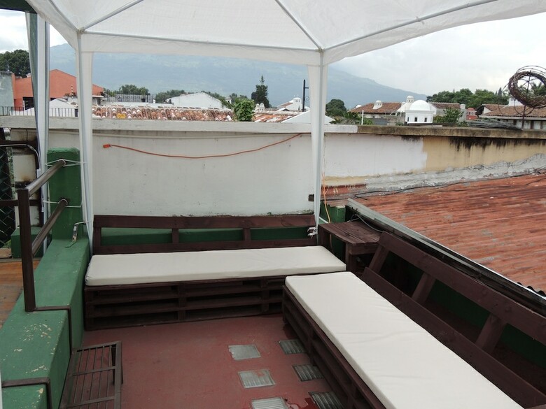 Hostal Feathers Hotel And Lounge