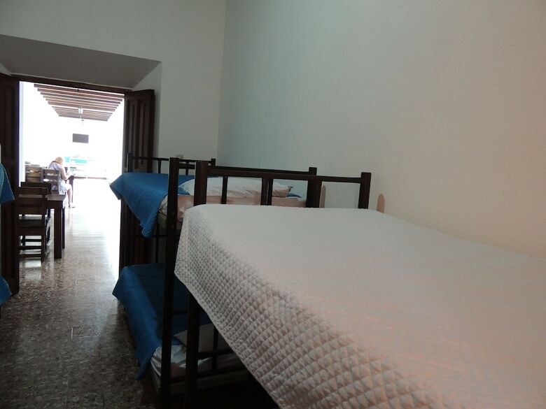 Hostal Feathers Hotel And Lounge