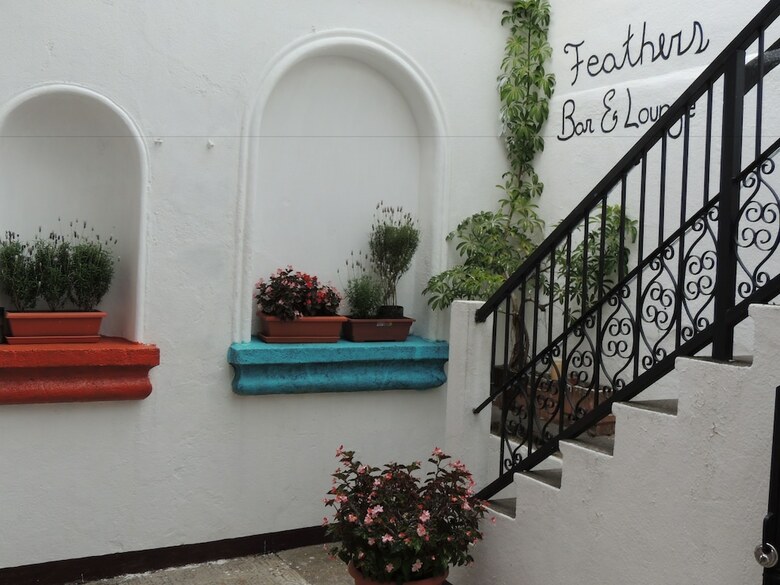 Hostal Feathers Hotel And Lounge