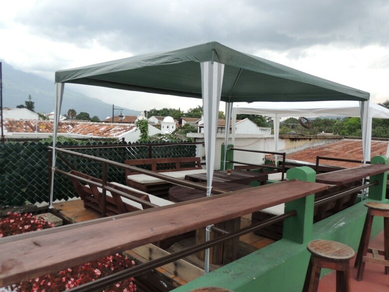 Hostal Feathers Hotel And Lounge