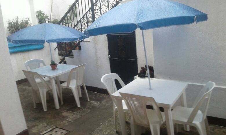 Hostal Feathers Hotel And Lounge