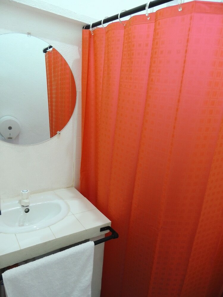 Hostal Feathers Hotel And Lounge