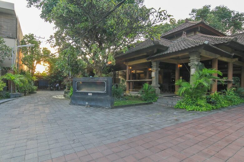 Hotel Airy Seminyak Petitenget Kuta Bali