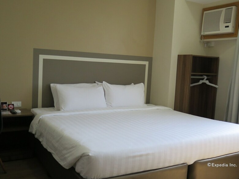 S Hotel And Residences
