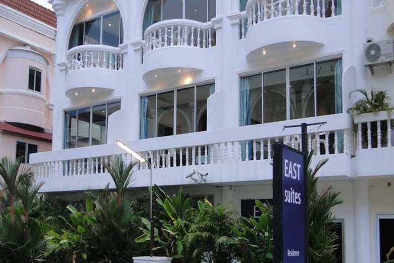 Hotel East Suites